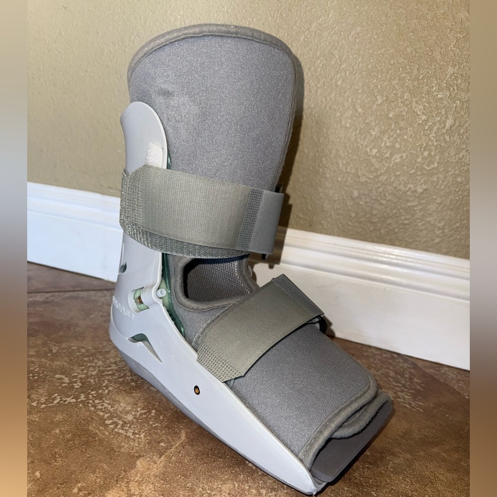 Preowned Aircast Boot Medium Short Pneumatic Ankle Brace Walking Boot With Pump